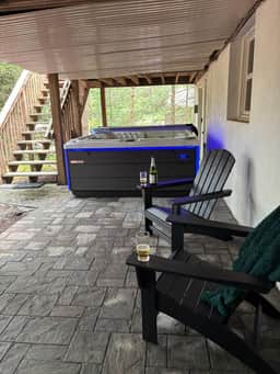Hot Tub-Ping Pong-Fire Pit-Roku TVs-King Beds