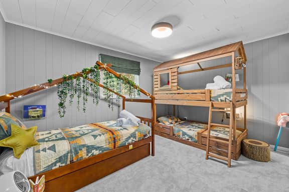 Access to PGA Golf Course- Private Hot Tub-Firepit