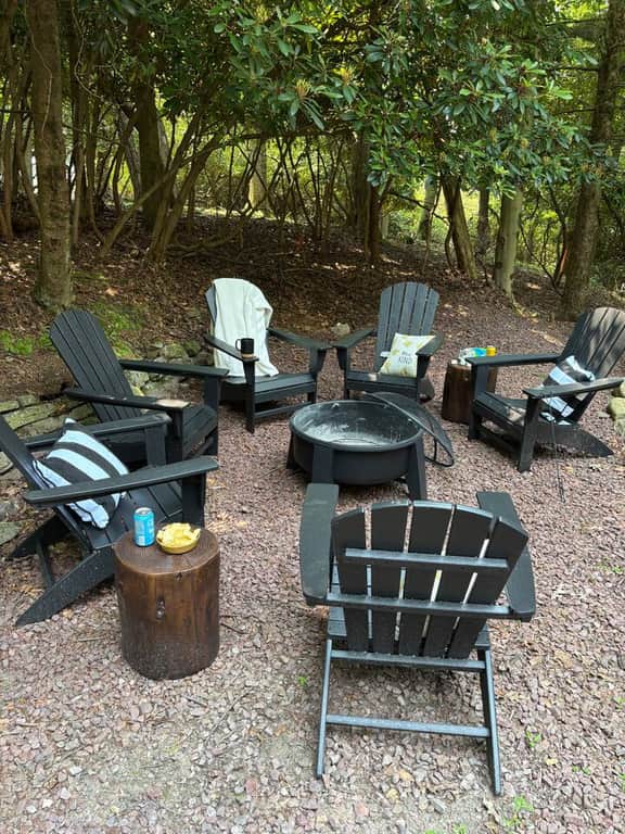 Hot Tub-Ping Pong-Fire Pit-Roku TVs-King Beds