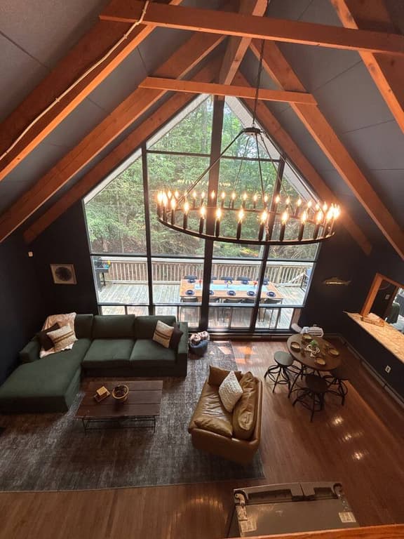 Hot Tub-Ping Pong-Fire Pit-Roku TVs-King Beds
